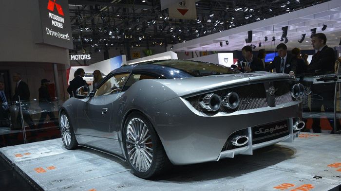 Το Spyker B6 Venator concept κατά την παρουσίασή του στο Geneva Motor Show του 2013.